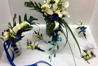 orchid bleu avec freezia blanc